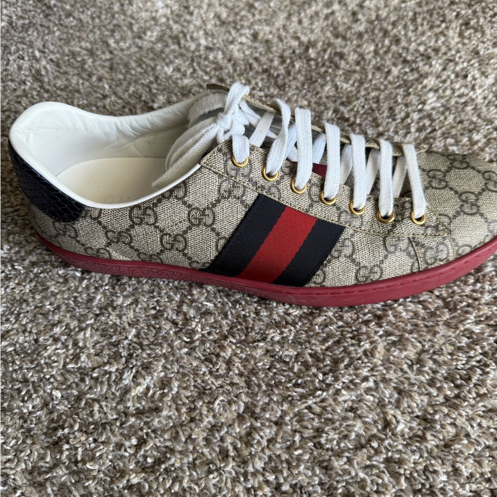 Gucci Men's Beige and Red Sneakers